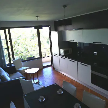 Alexandria - Beachfront & Sea Garden Apartment Burgas