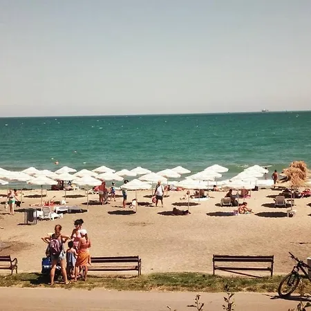 Alexandria - Beachfront & Sea Garden